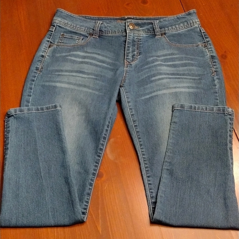 Apt. 9 Skinny Crop Modern Jean with Ankle Zippers, Mid wash blue, Size 6